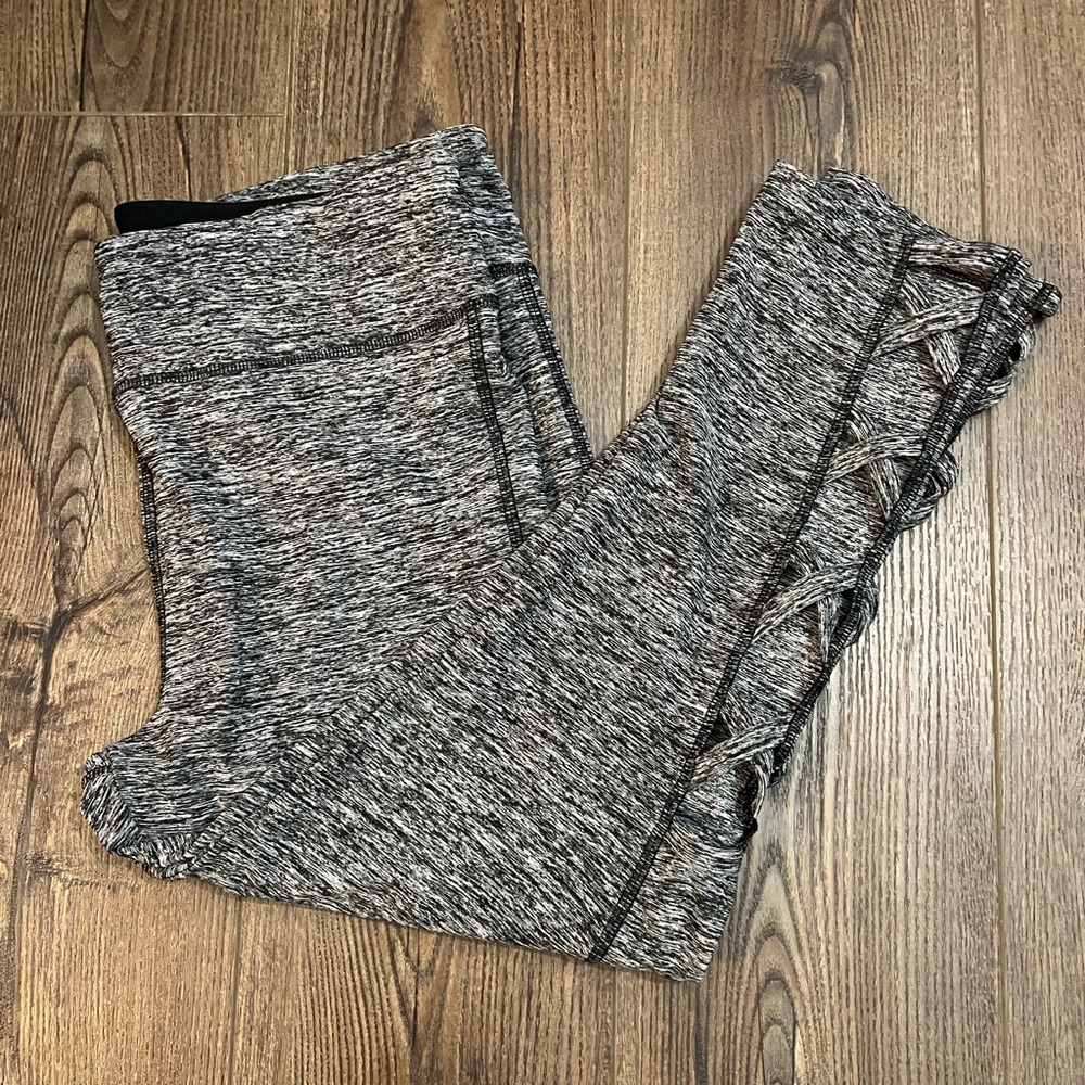 Heathered black capri leggings XL